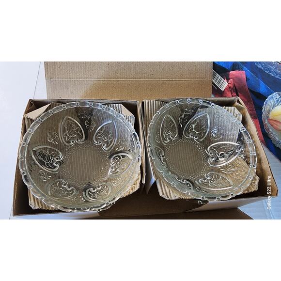 New in Box Vintage Gardenia 4-Piece Heart Design Heavy Glass Crystal Bowl Set - Picture 2 of 5